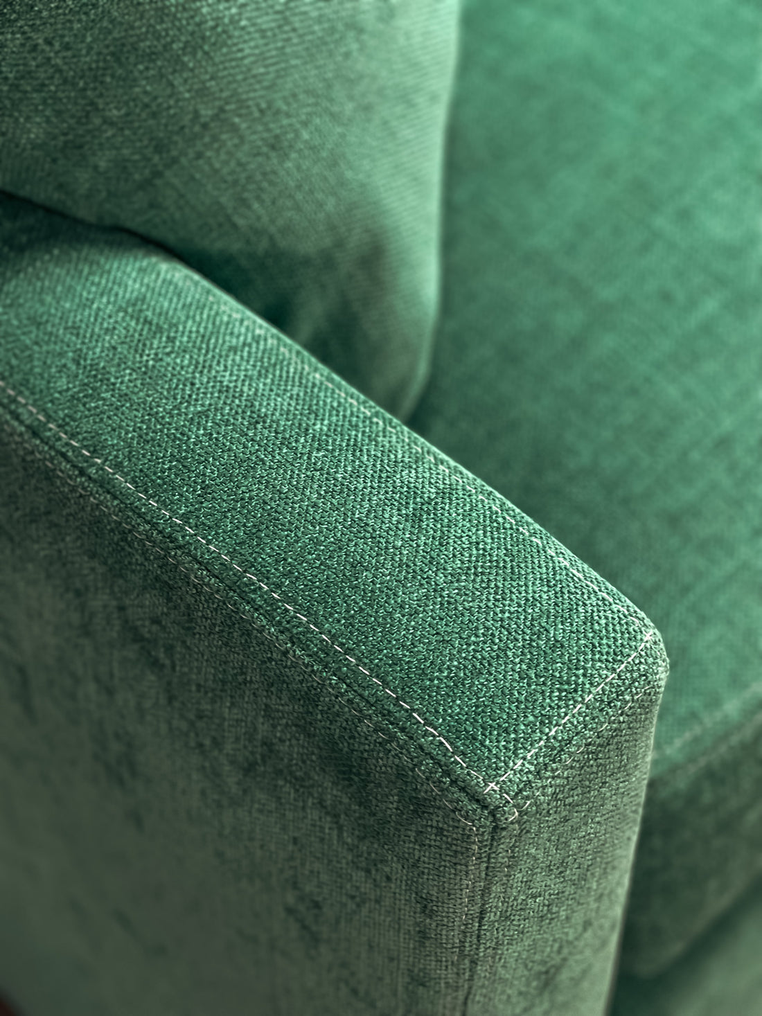 PETITE TRACK ARM CHAIR