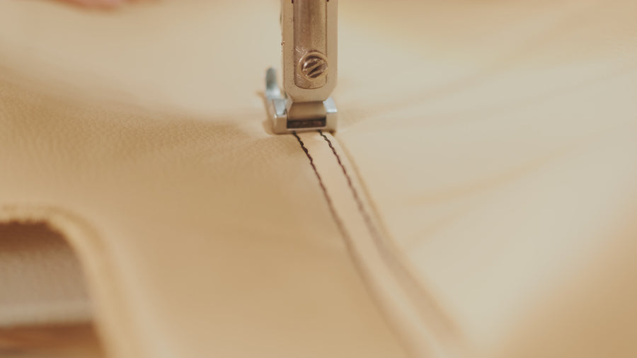 WIDE TRACK ARM CHAISE